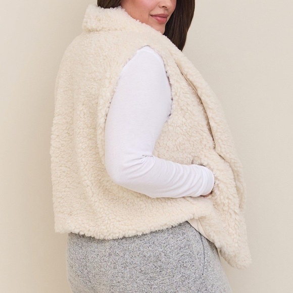 TORRID Sherpa Drape Vest - Powder Puff - Size 6X - Picture 3 of 16